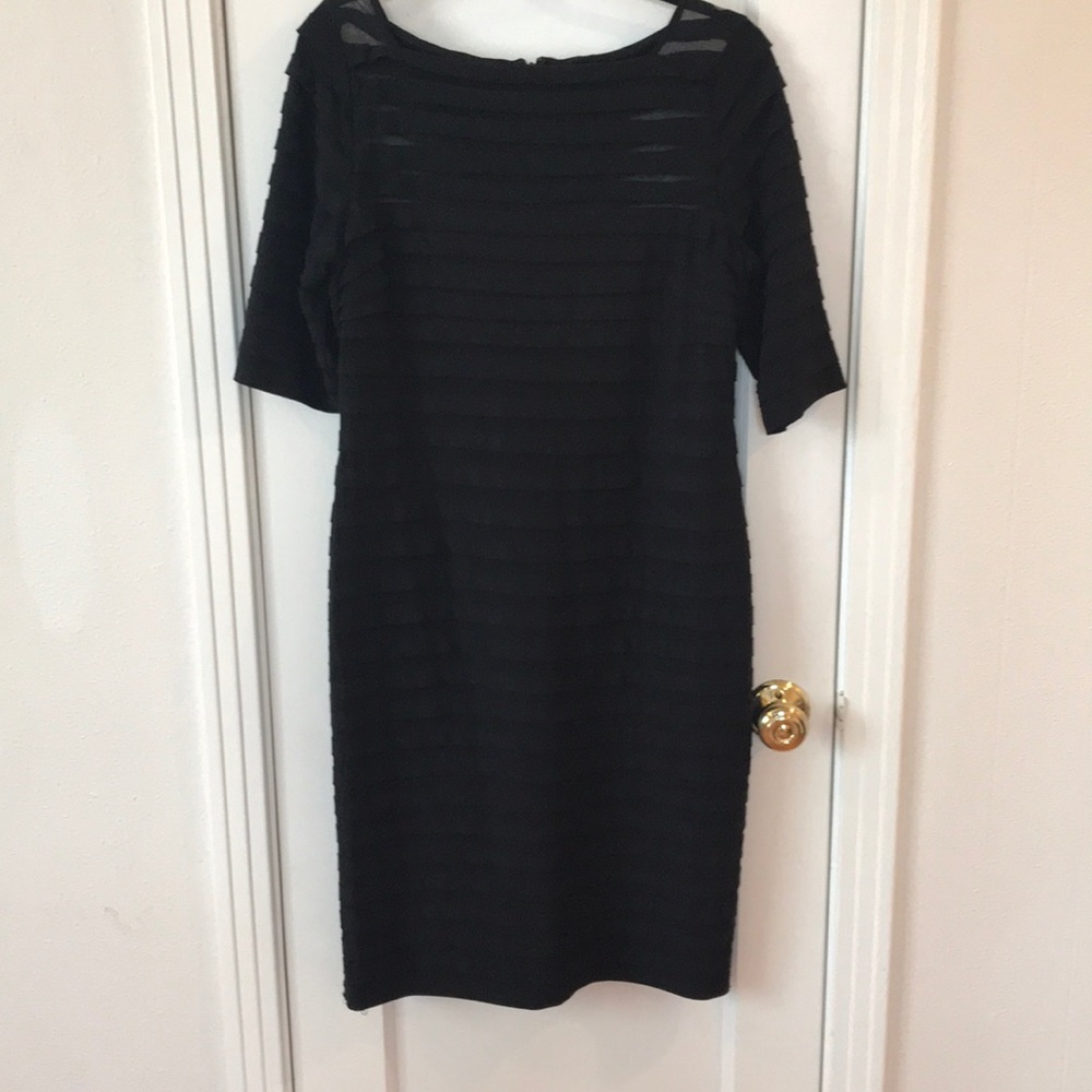 Super flattering little black dress